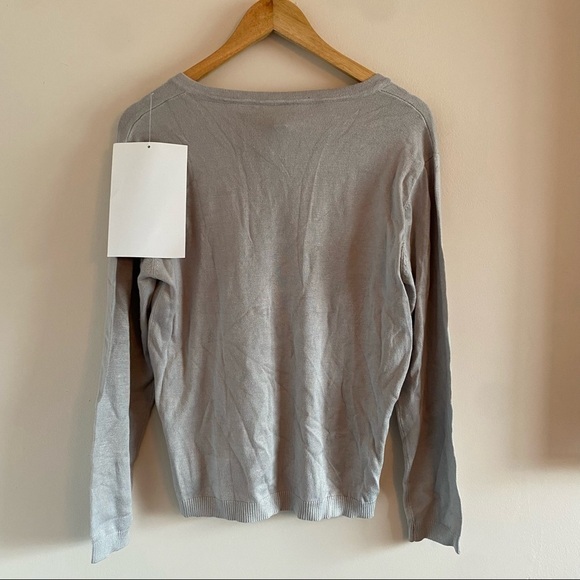 NWT Gray Sweater - Picture 3 of 4
